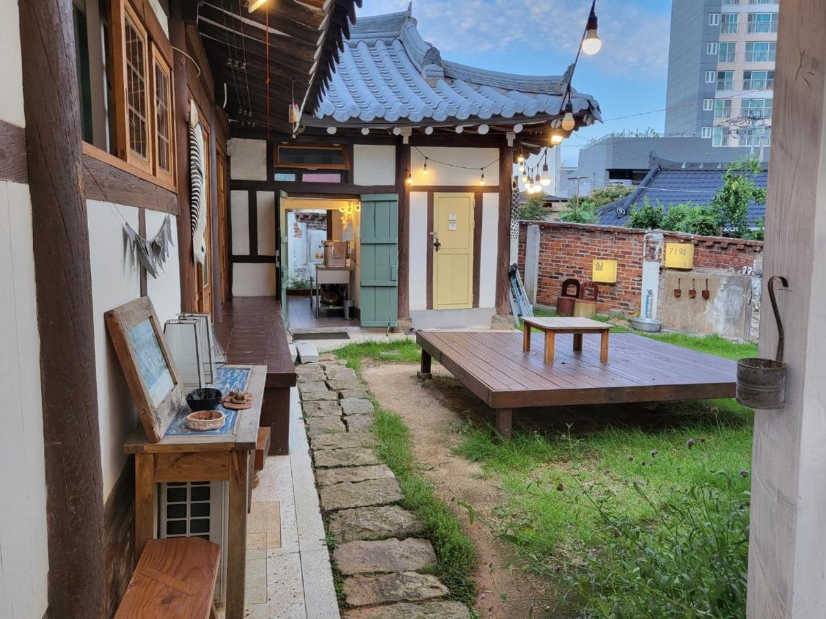 Hundred Years Hanok Мокпо Экстерьер фото