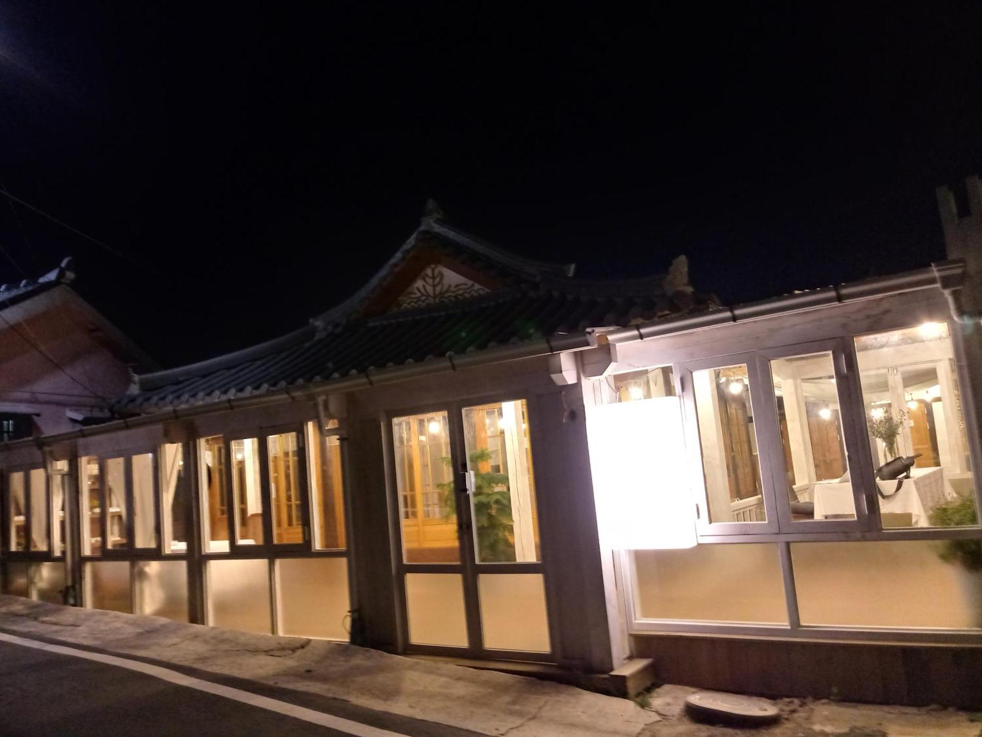 Hundred Years Hanok Мокпо Экстерьер фото