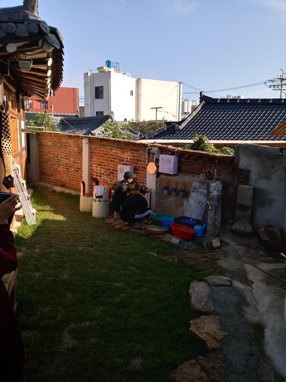 Hundred Years Hanok Мокпо Экстерьер фото